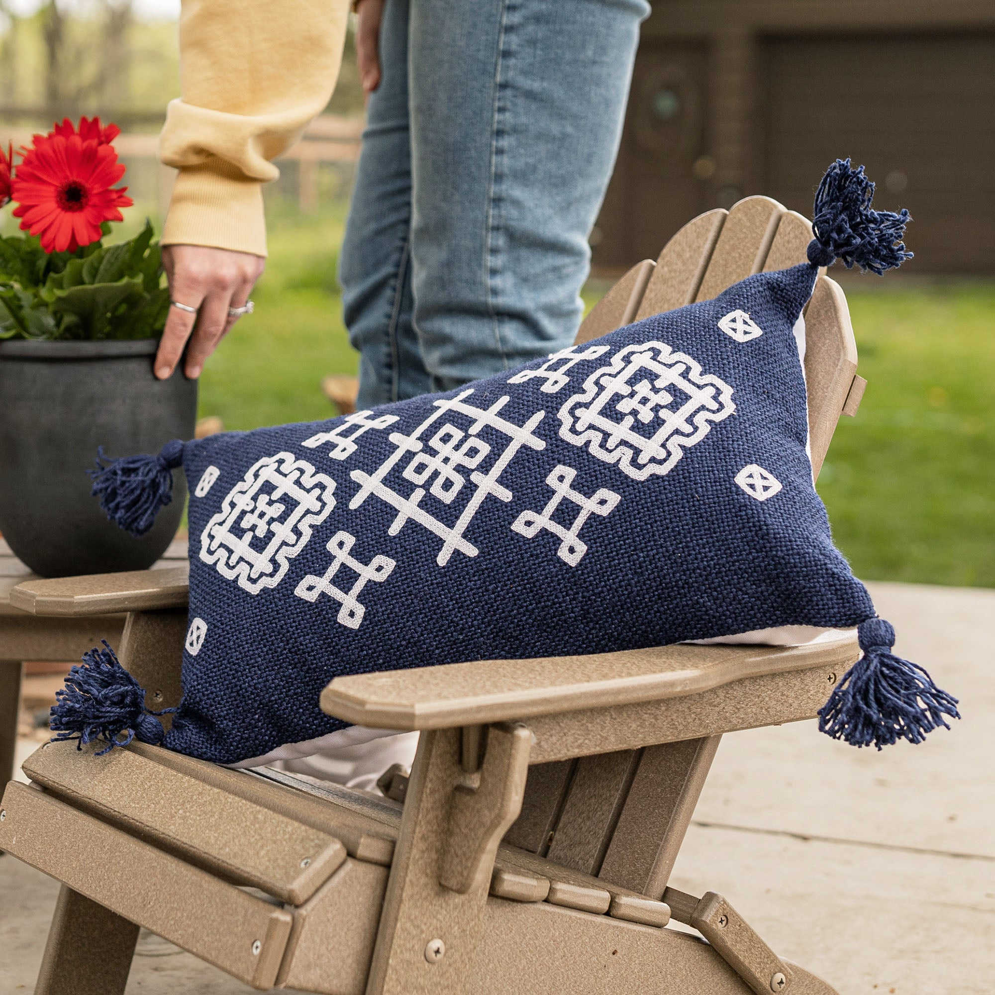 12X20 OUTDOOR BOHO DIAMOND LUMBAR PILLOW NAVY, WITH FILL (MIN 2)