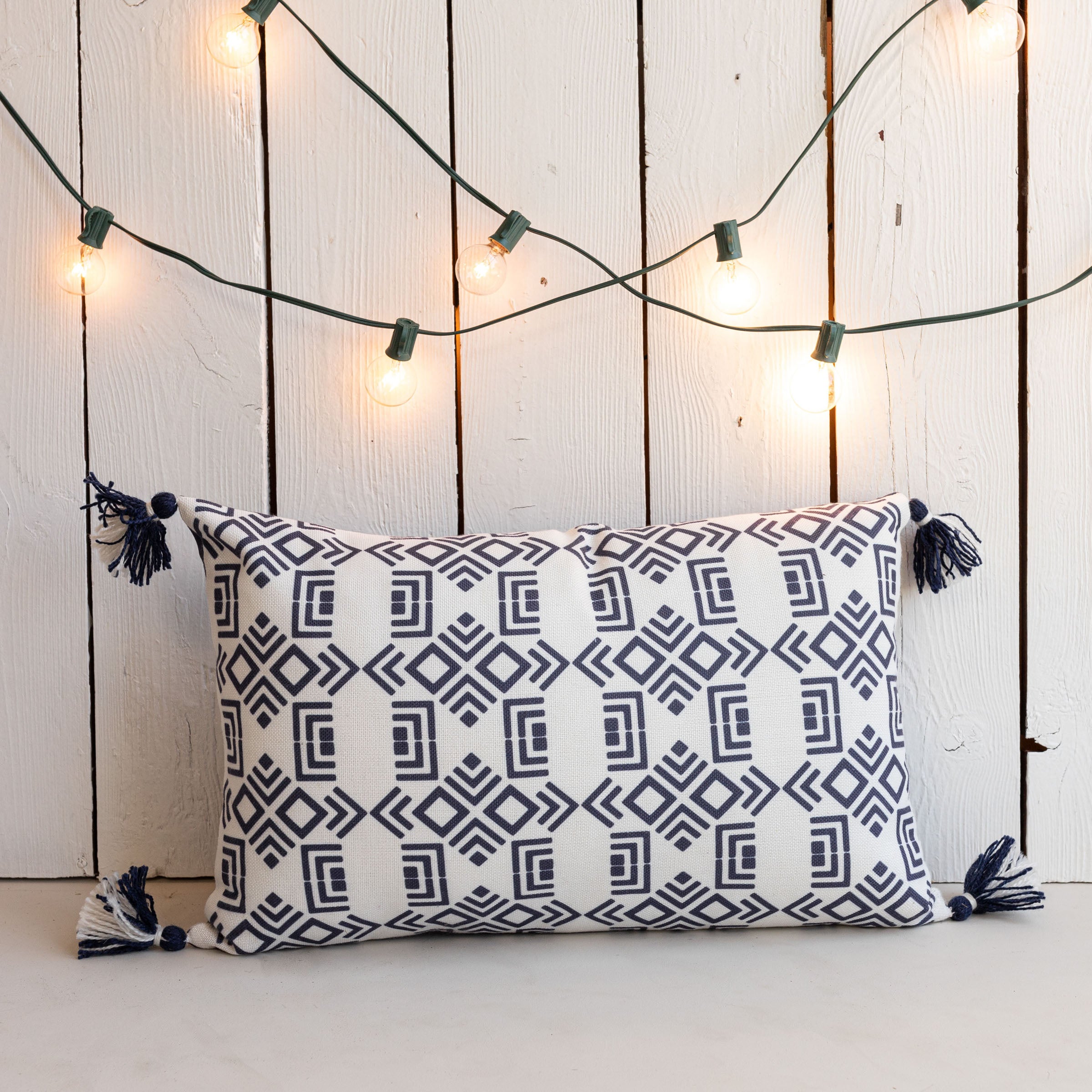 14X22 SAGE OUTDOOR PILLOW NAVY (MIN 2)